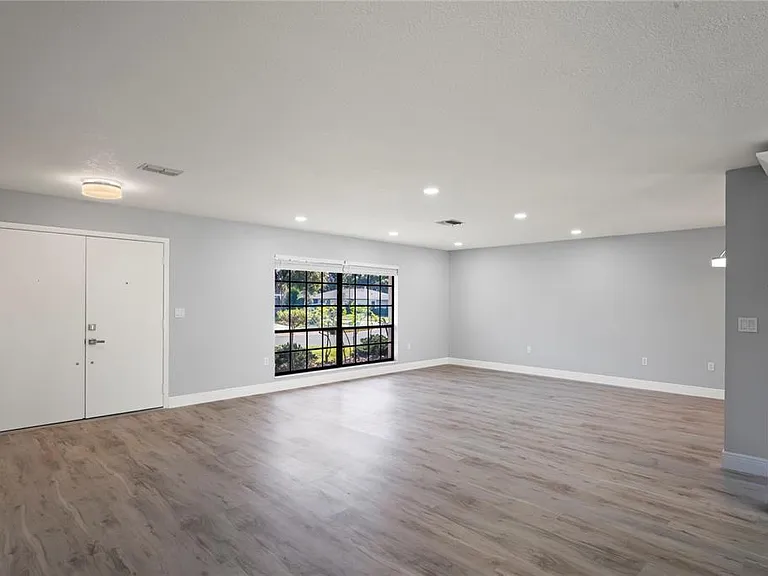 8312 Roxboro Dr — Photo 4