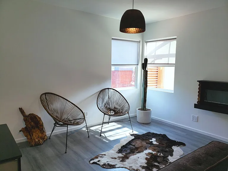 261 N Oak Ave — Photo 5