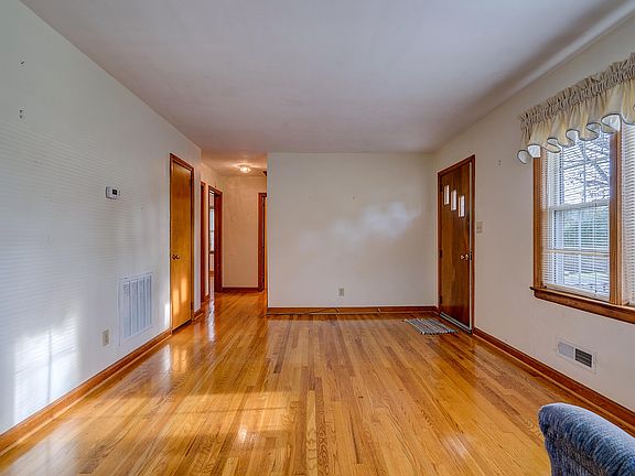 4th image of 3604 Manassas Dr