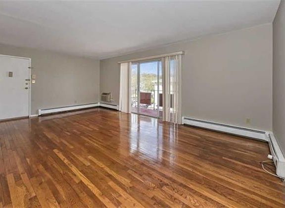 2nd image of 386 Hoover Ave