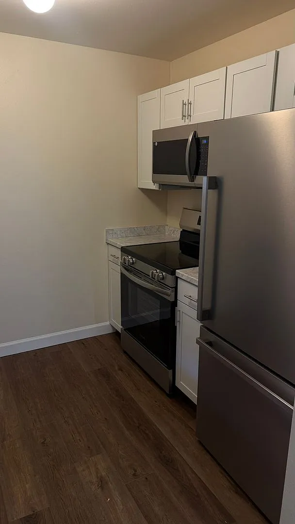 Recently Remodeled 2 Bed 1 Bath Lakeside Dr Condo — Photo 4