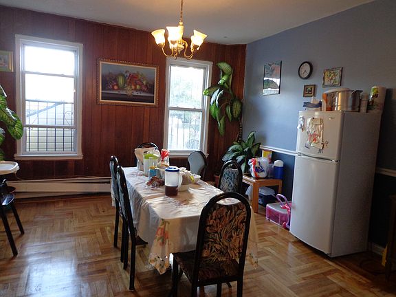 5th image of 2735 Holland Ave