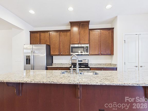 5th image of 2440 Mariners Cove Ln