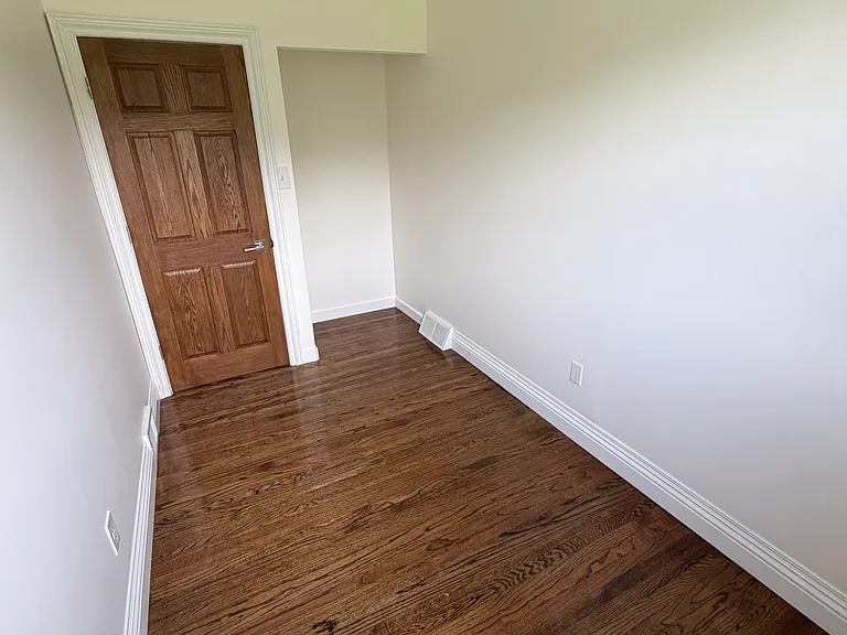 349 Mary St — Photo 10
