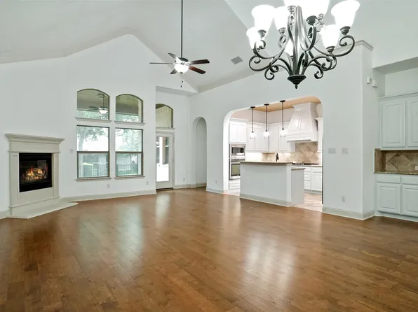 3008 Bella Lago Dr, Denton, TX 76210