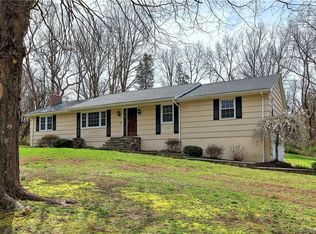 40 Autumn Ridge Rd, Trumbull, CT 06611
