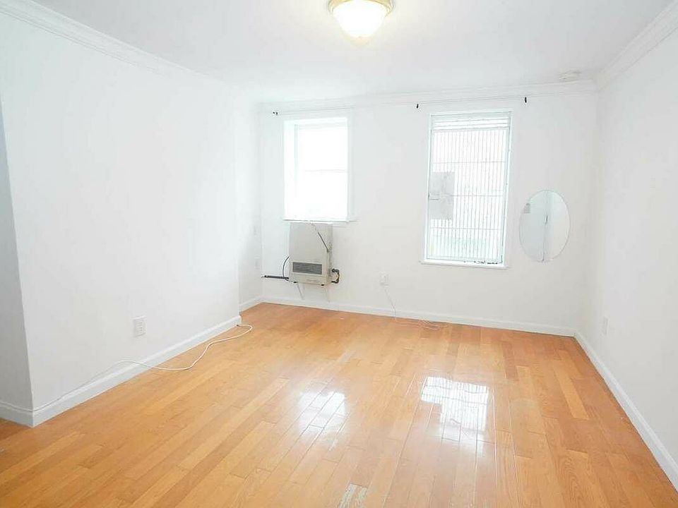 1st image of 220 1st Ave APT 2C