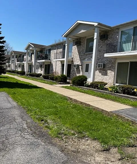 Meadowlawn Apartments — Photo 4