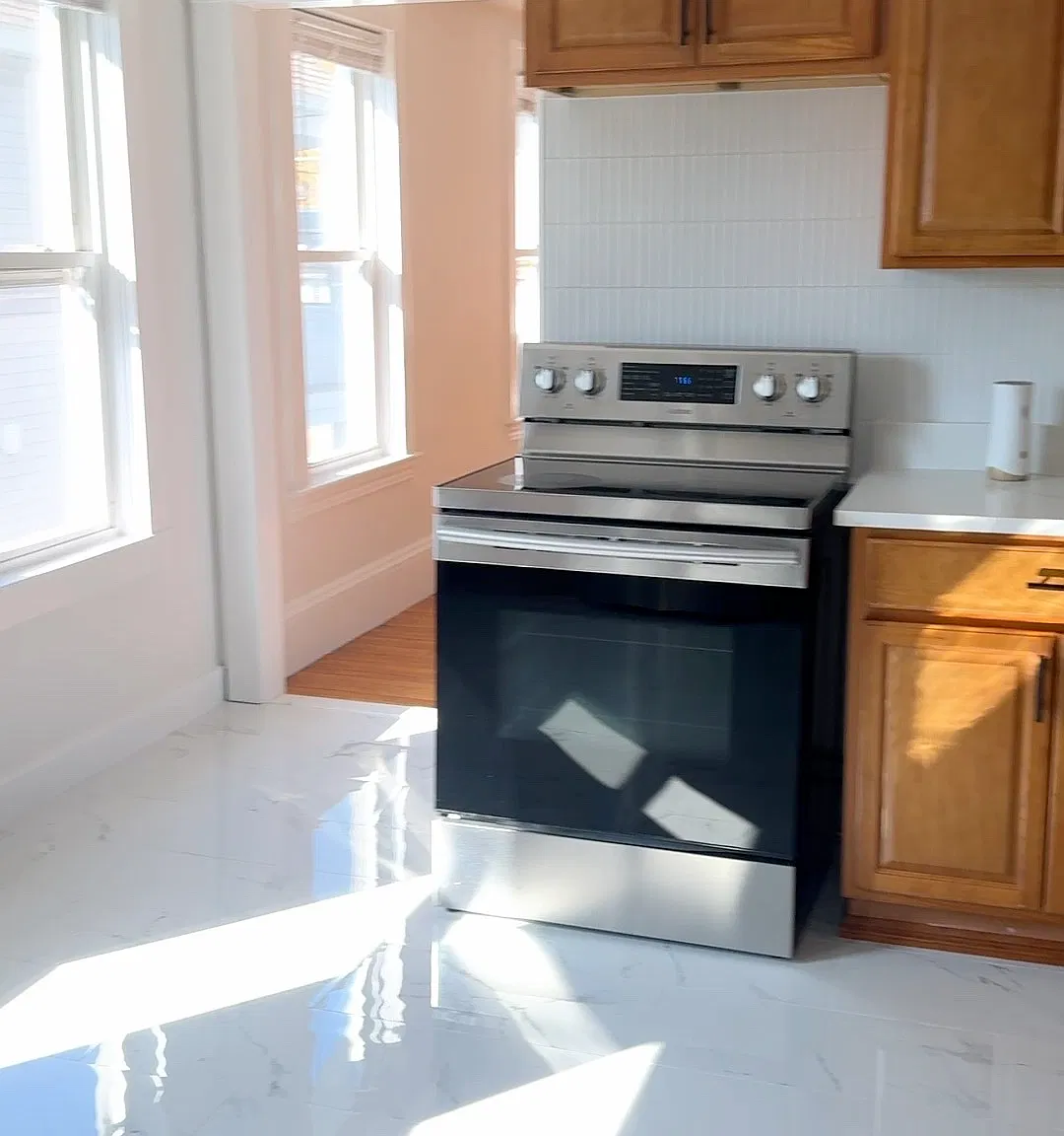 3 bed, $2,400 — Photo 3
