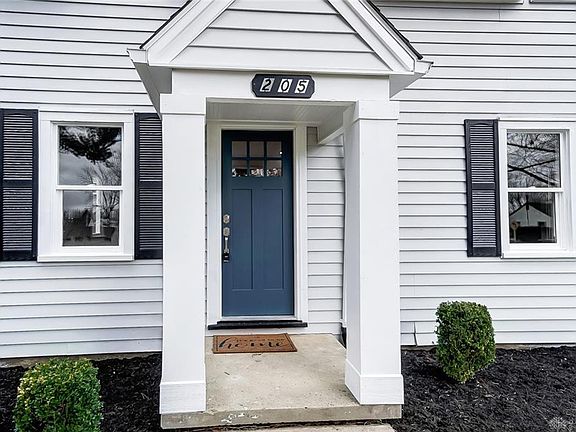 4th image of 205 E Worley Ave