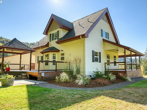 4th image of 75401 Clatskanie Valley Dr