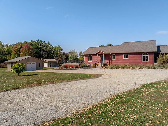 5th image of 2546 Viking Ave