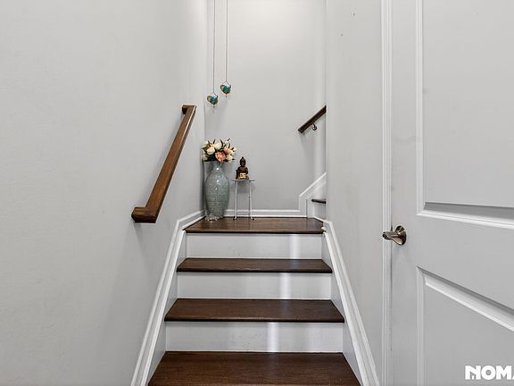 5th image of 404 Dickson Ct