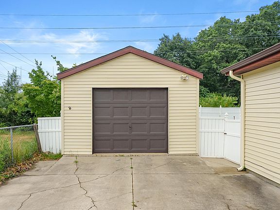 3rd image of 2401 Sonora St