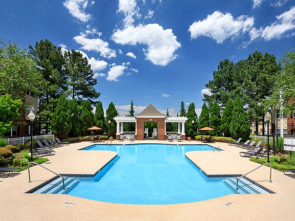 Resort Style Swimming Pool and Sundeck with Wi-Fi