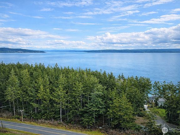 2nd image of 1012 N Scenic Heights Road