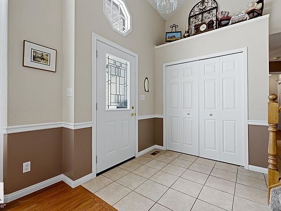3rd image of 368 Ormsby Rd W