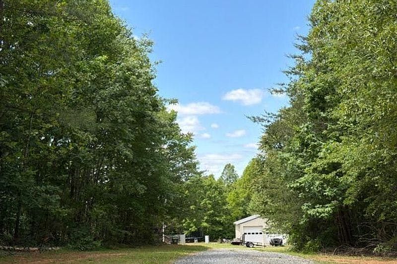 1st image of 634 Phoebe Pond Rd