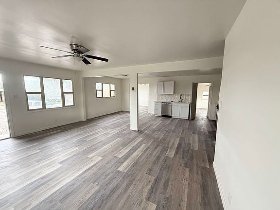 4th image of 1800 Miracerros Ln