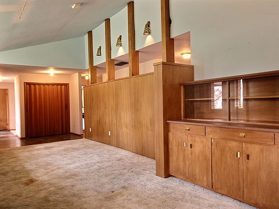 Living Rm, Vaulted Ceiling