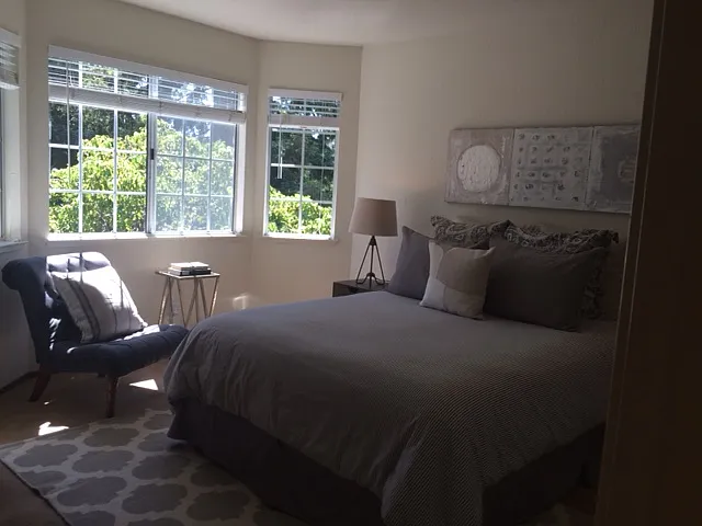 BAY WINDOW BEDROOM with large mirror closet