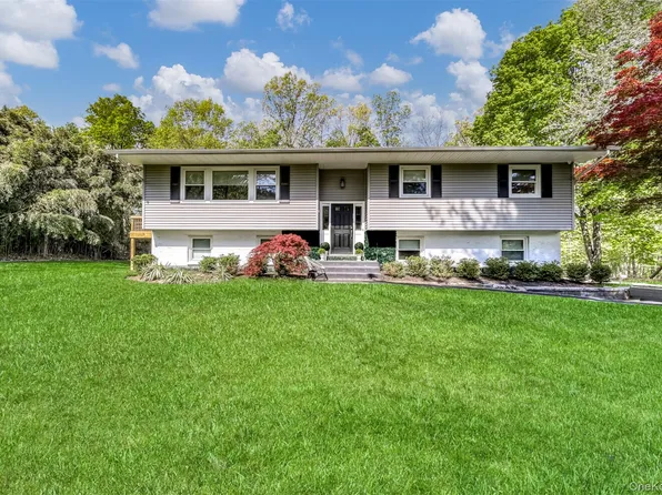 27 Hidden Valley Drive, Suffern, NY 10901