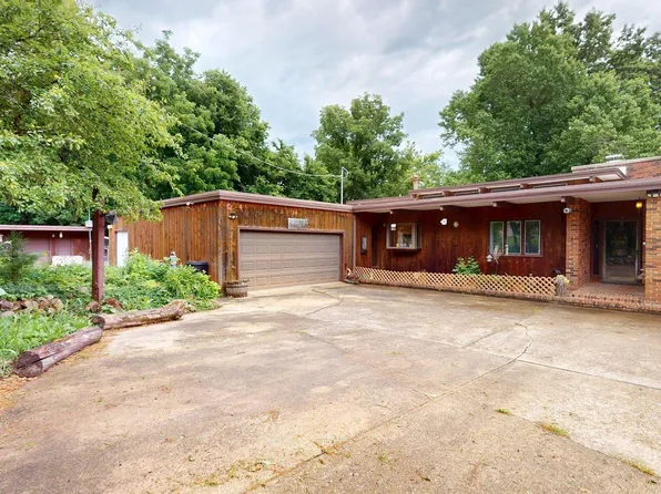 22761 Sacajawea Rd, Sedalia, MO 65301