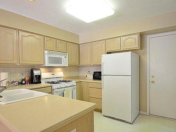 4th image of 3137 Saint Michel Ln