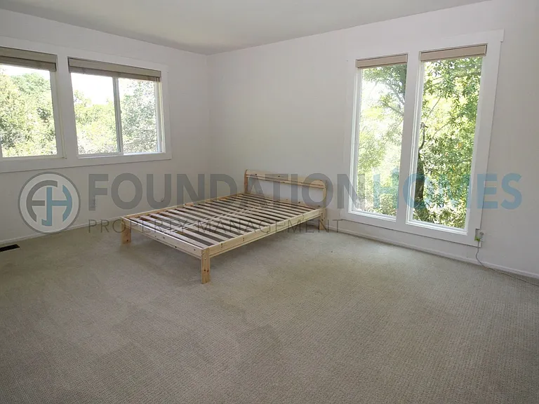 140 Redwood Rd — Photo 24
