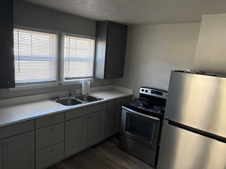 145 S Main St — Photo 4