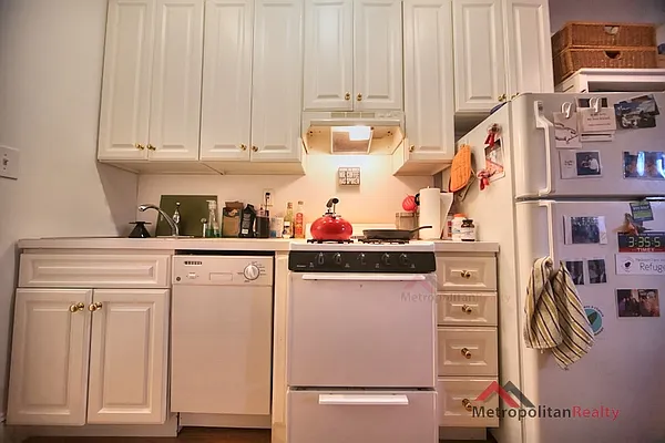 Rented by Metropolitan Realty | media 10