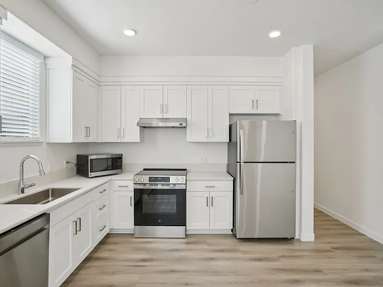T20 Lofts — Photo 59