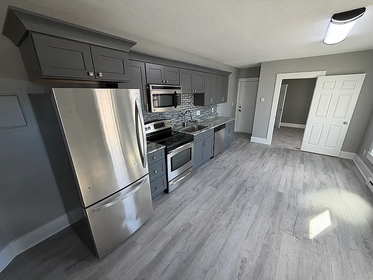 28 King St #2 — Photo 3