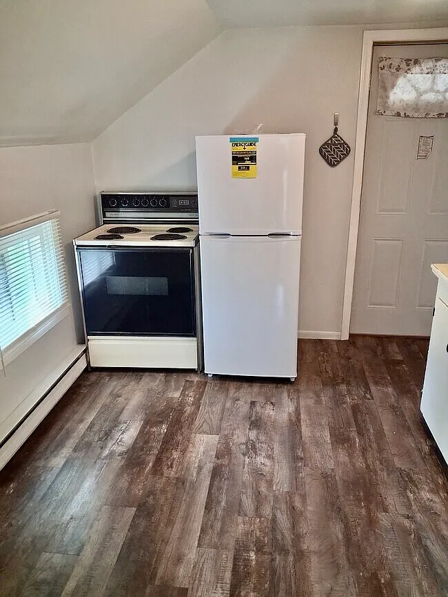 Studio, 420 sqft, $600 — Photo 3