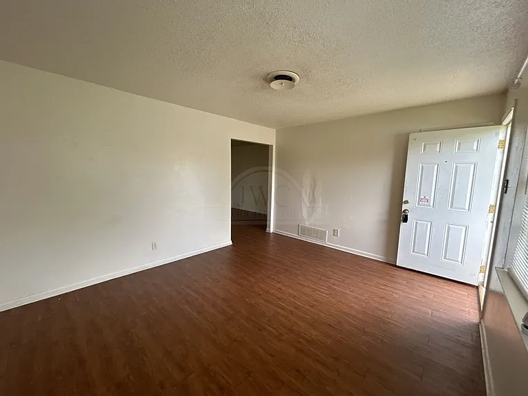 1205 Kathey Dr — Photo 4