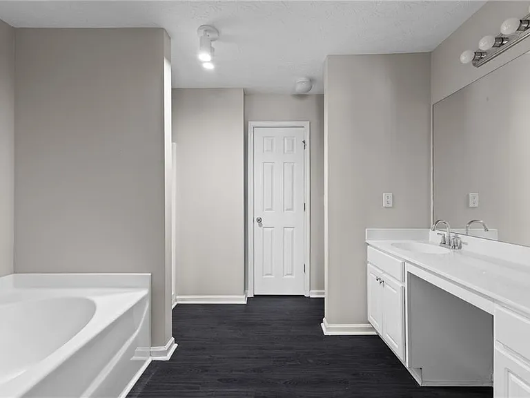 6604 Splashwater Dr — Photo 21