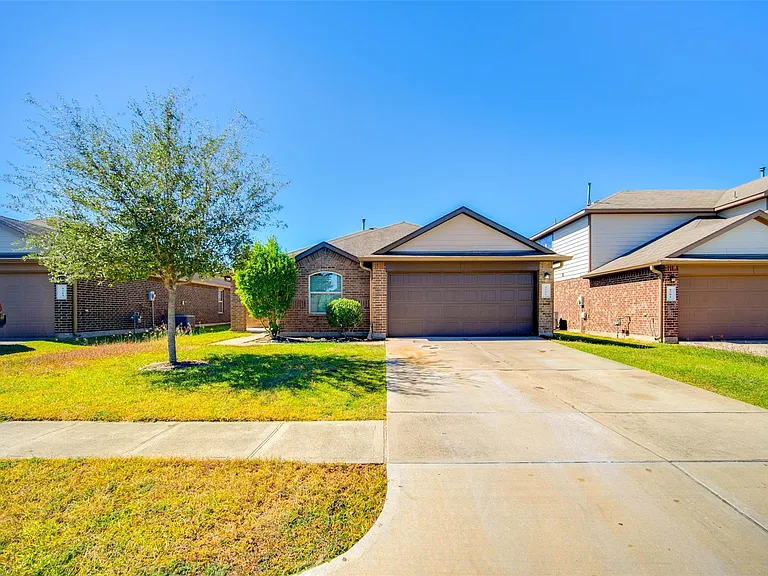 9210 Rustling Manor Ln — Photo 1