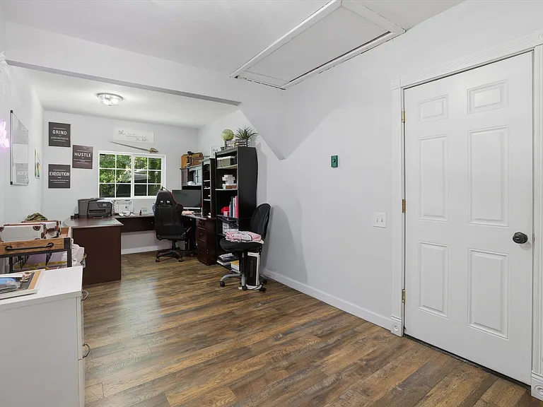 Office/flex room