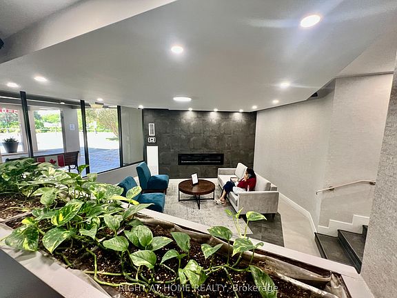 2nd image of 20 Edgecliff Golfway #1008