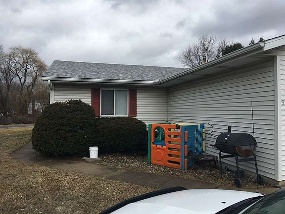 4th image of 923 Sprucewood Ln