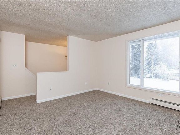 4th image of 872 Ridge Loop Rd