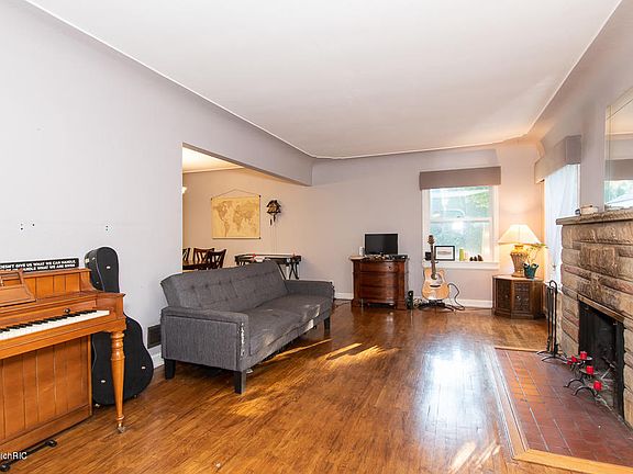 5th image of 132 W Hamilton Ln