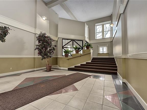 5th image of 408 W Saint Clair Ave APT 313