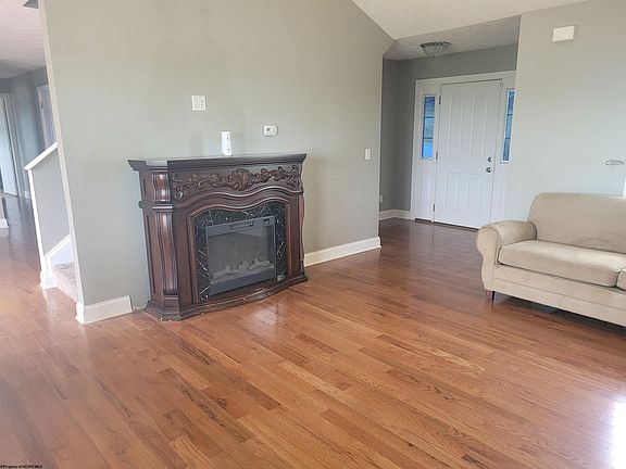 5th image of 195 Eastgate Dr