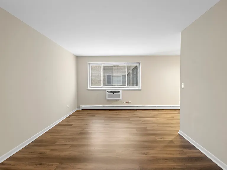 5450 n Winthrop — Photo 12
