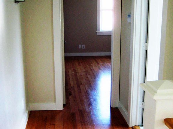 5th image of 911 Walker St