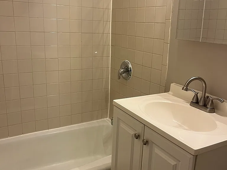 8817 S Roberts Rd #3 — Photo 7