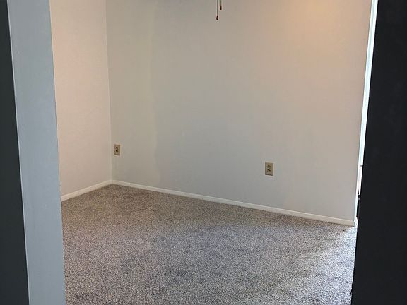 3rd image of 638 Kingston Rd