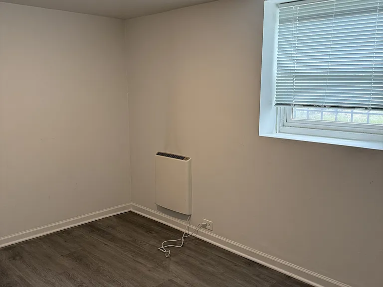 2301 W Montrose Ave #B — Photo 9