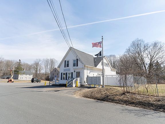 4th image of 2 Monson Rd